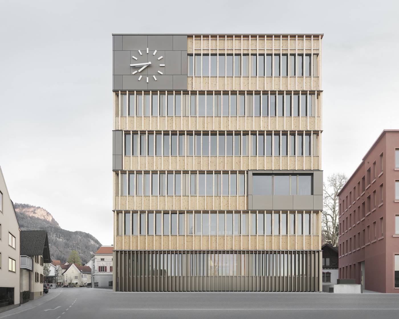 Rathaus Hohenems Aussen hoch 1 c Adolf Bereuter
